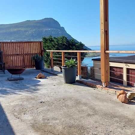 Relax,Revive,Reset & Enjoy The Sounds Of The Sea! Appartement Kaapstad Buitenkant foto